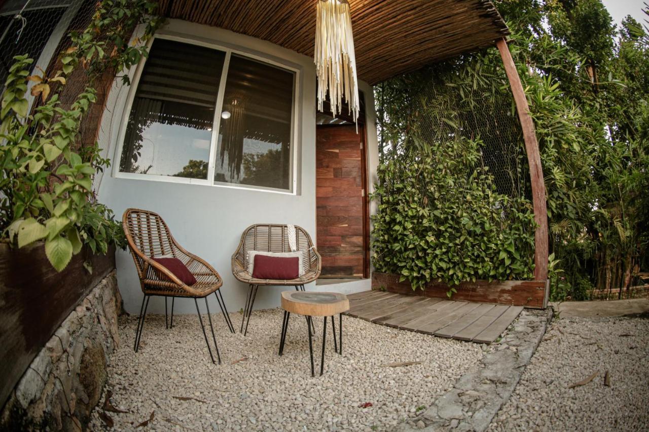 Hotel Makaaba Eco-Boutique Bacalar Exteriör bild A room at the hotel