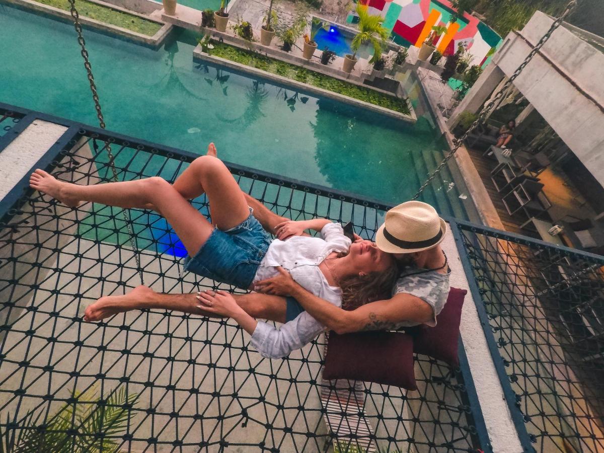 Hotel Makaaba Eco-Boutique Bacalar Exteriör bild A couple on a hammock
