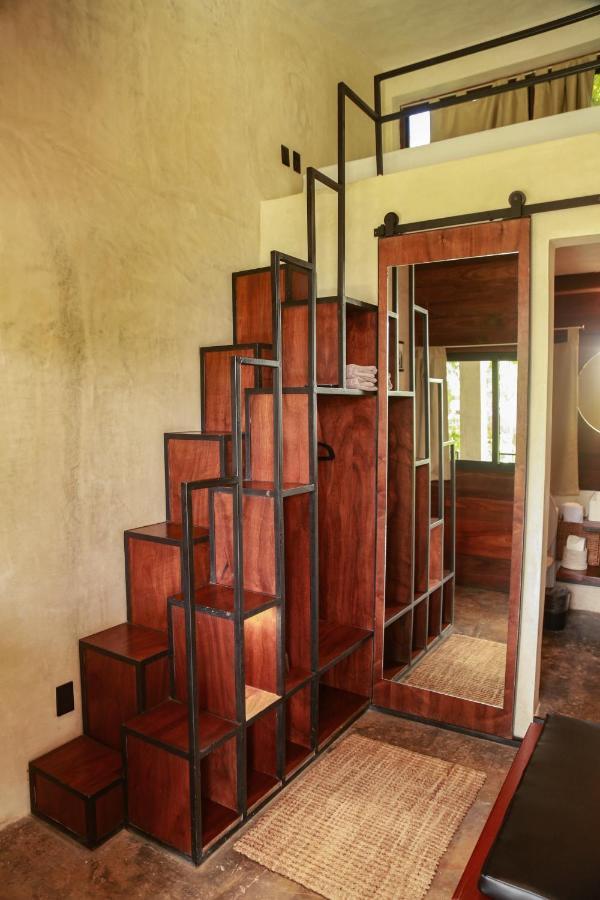Hotel Makaaba Eco-Boutique Bacalar Exteriör bild Stairs in a tiny home